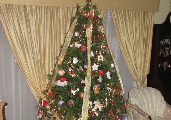 Trains under the Christmas Tree